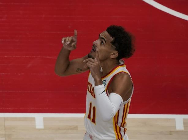  特雷杨穿针引线送助攻，老鹰全民皆兵轻取黄蜂获连胜